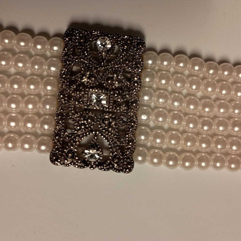 Elegant Pearl Bracelet with Silver Clasp